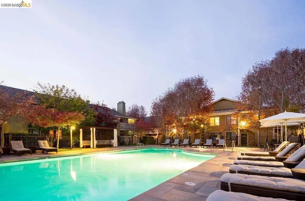6 Schooner Ct Richmond, CA 94804