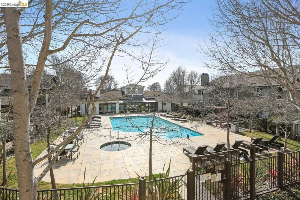 6 Schooner Ct Richmond, CA 94804