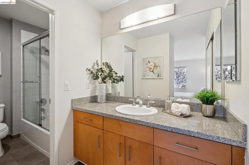 6 Schooner Ct Richmond, CA 94804