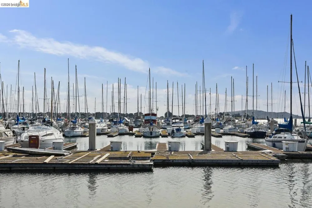 6 Schooner Ct Richmond, CA 94804