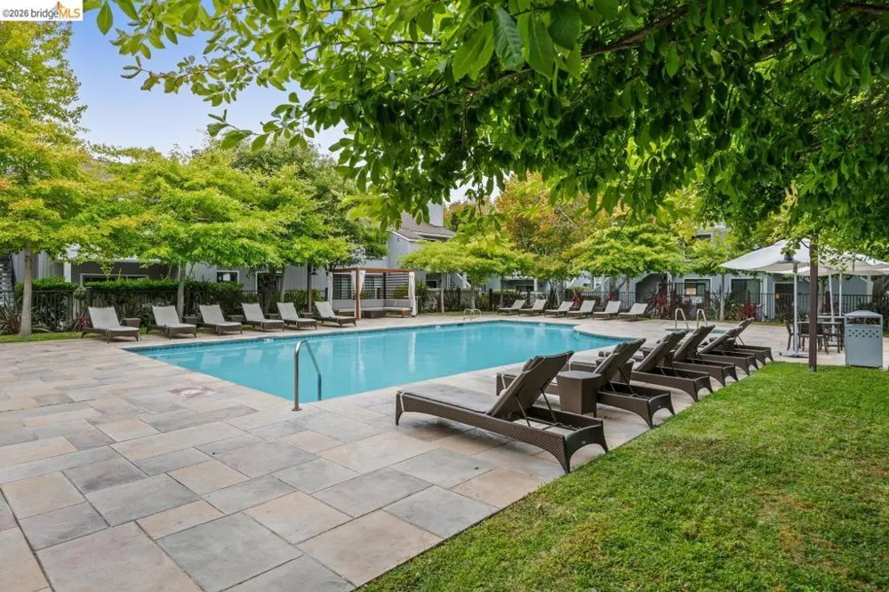 6 Schooner Ct Richmond, CA 94804