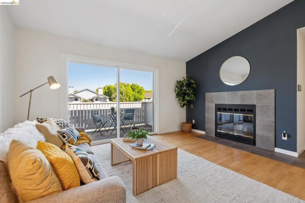 6 Schooner Ct Richmond, CA 94804