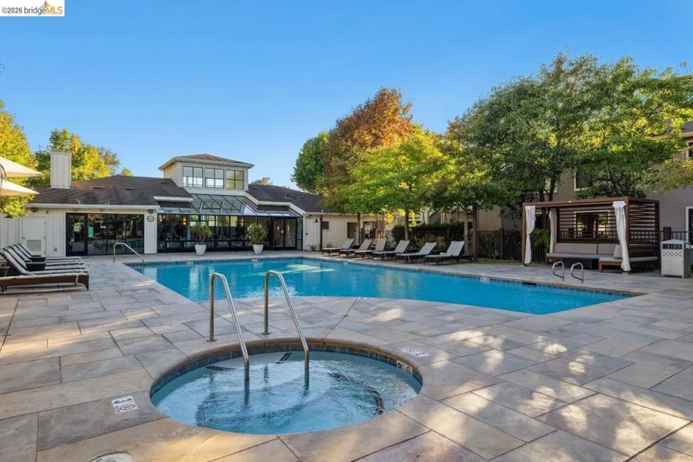 6 Schooner Ct Richmond, CA 94804