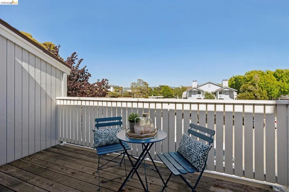 6 Schooner Ct Richmond, CA 94804