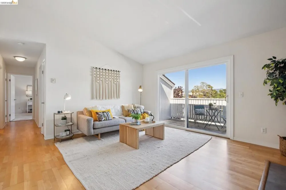 6 Schooner Ct Richmond, CA 94804