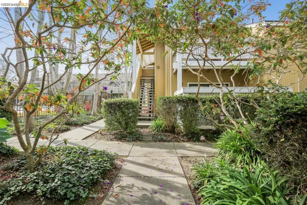 6 Schooner Ct Richmond, CA 94804