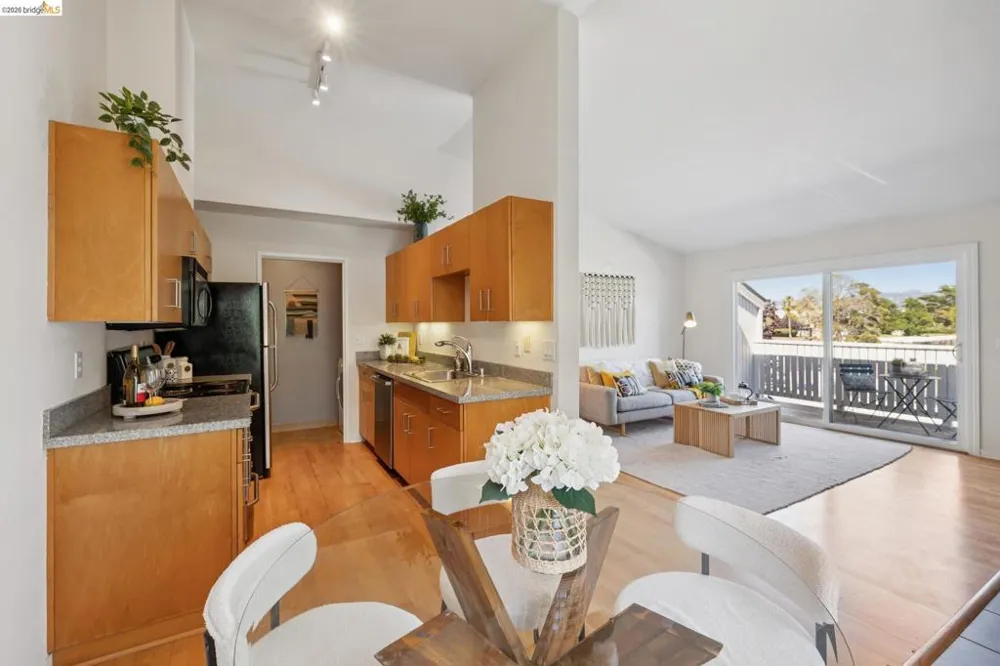 6 Schooner Ct Richmond, CA 94804