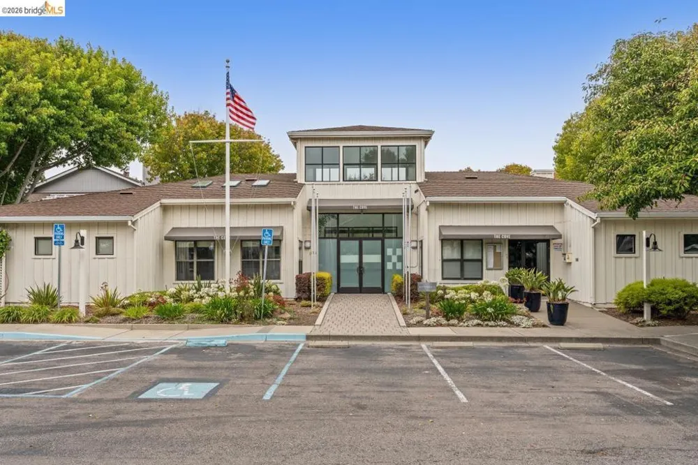 6 Schooner Ct Richmond, CA 94804