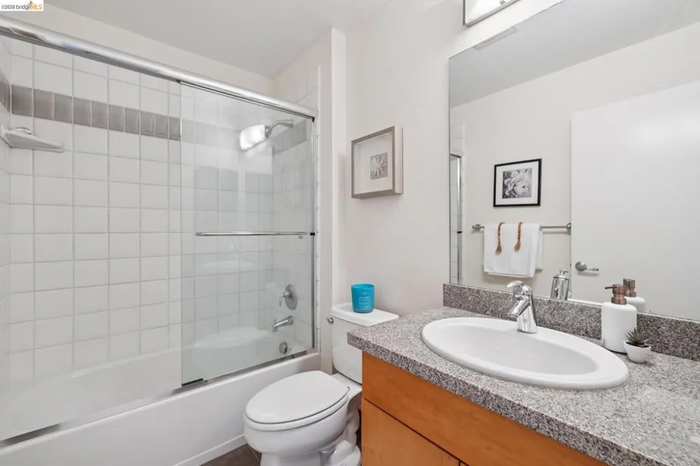 6 Schooner Ct Richmond, CA 94804