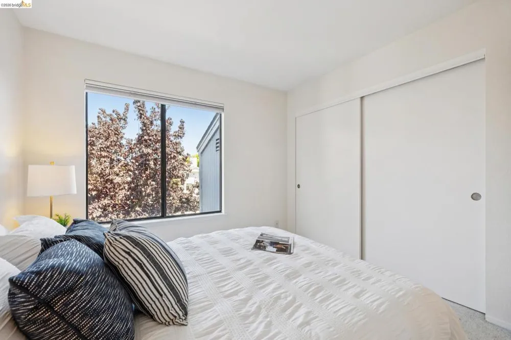 6 Schooner Ct Richmond, CA 94804
