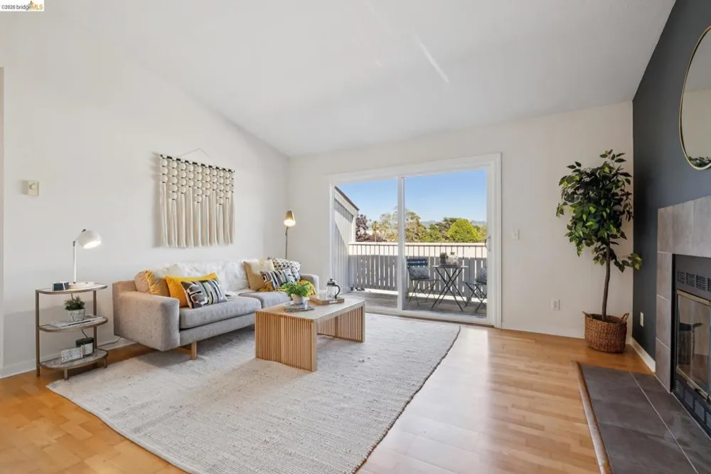 6 Schooner Ct Richmond, CA 94804