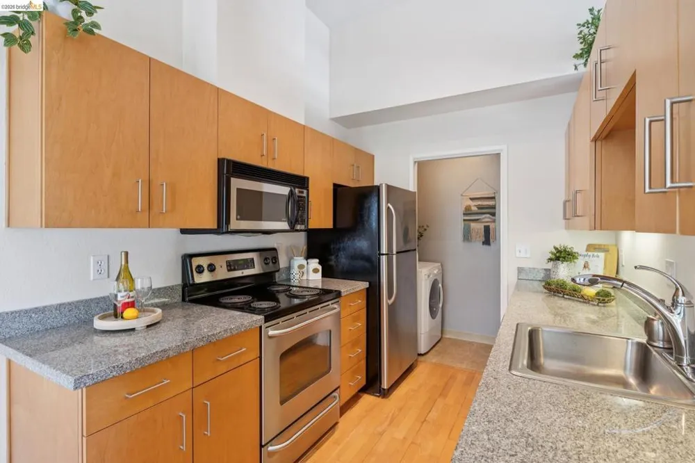 6 Schooner Ct Richmond, CA 94804