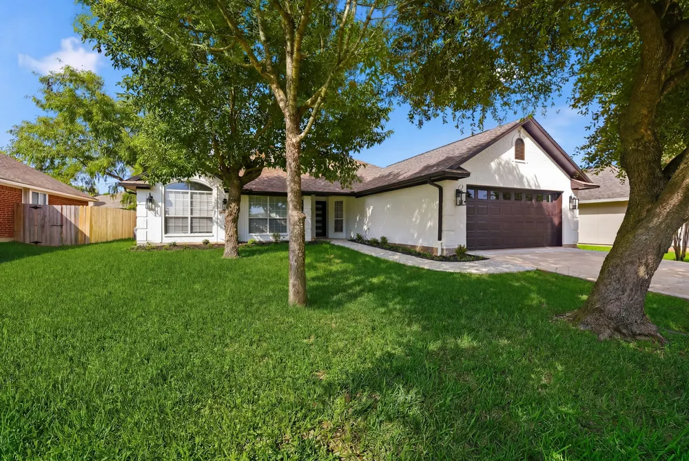 318 Landsburg Lane College Station, TX 77845