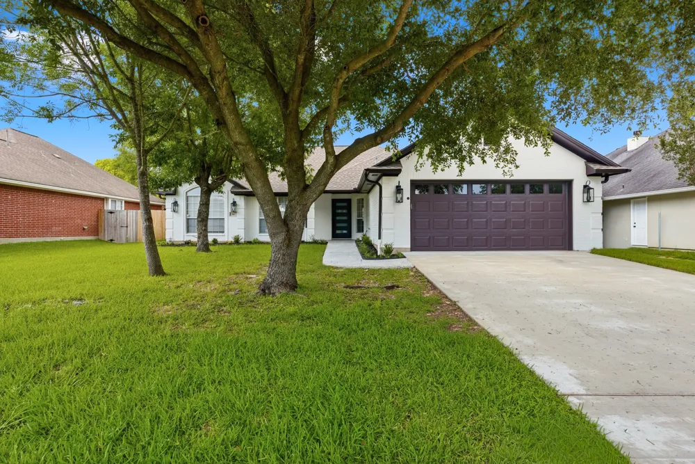318 Landsburg Lane College Station, TX 77845