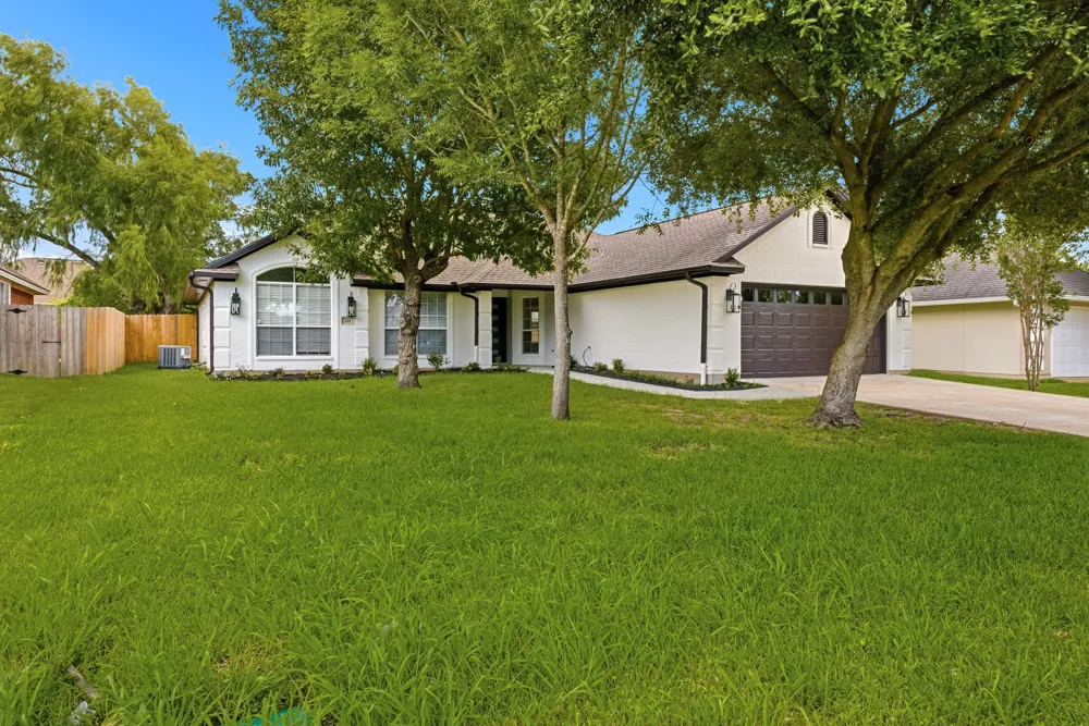 318 Landsburg Lane College Station, TX 77845