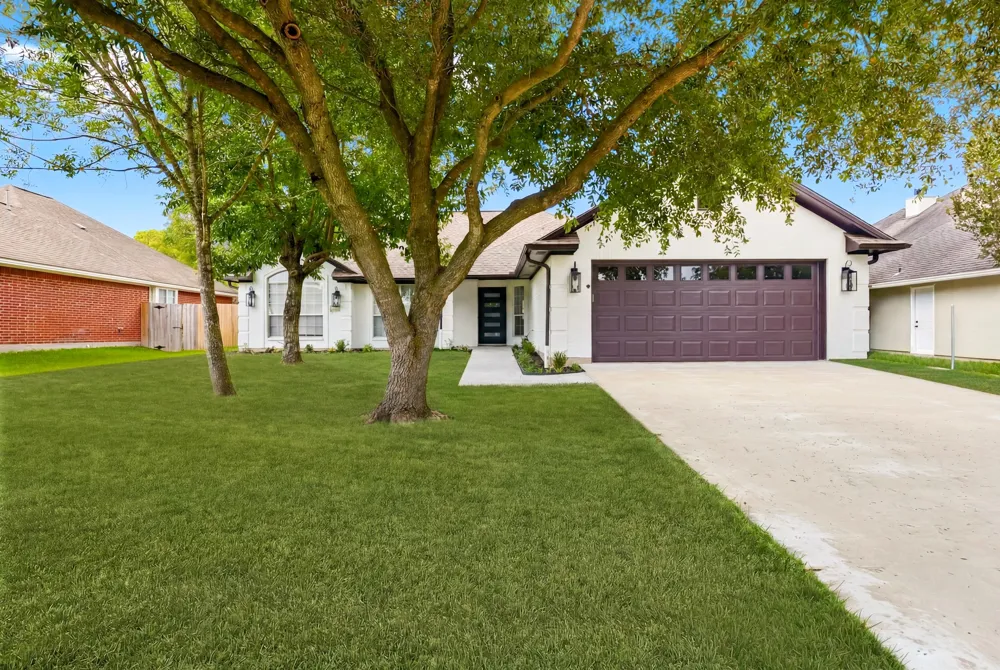 318 Landsburg Lane College Station, TX 77845