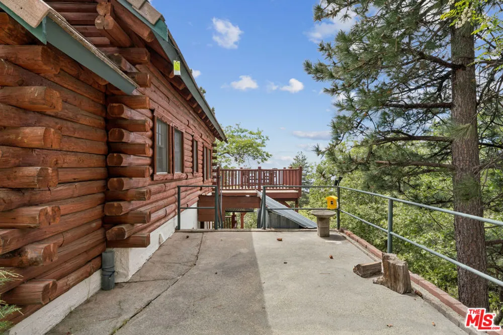 4 Winding Way Running Springs, CA 92382