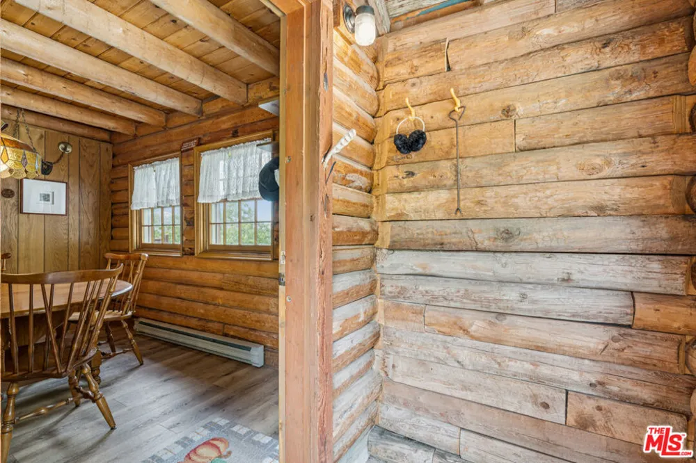 4 Winding Way Running Springs, CA 92382