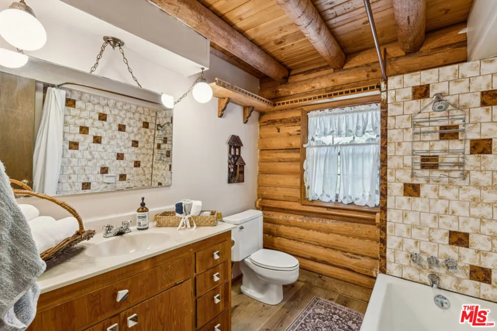 4 Winding Way Running Springs, CA 92382
