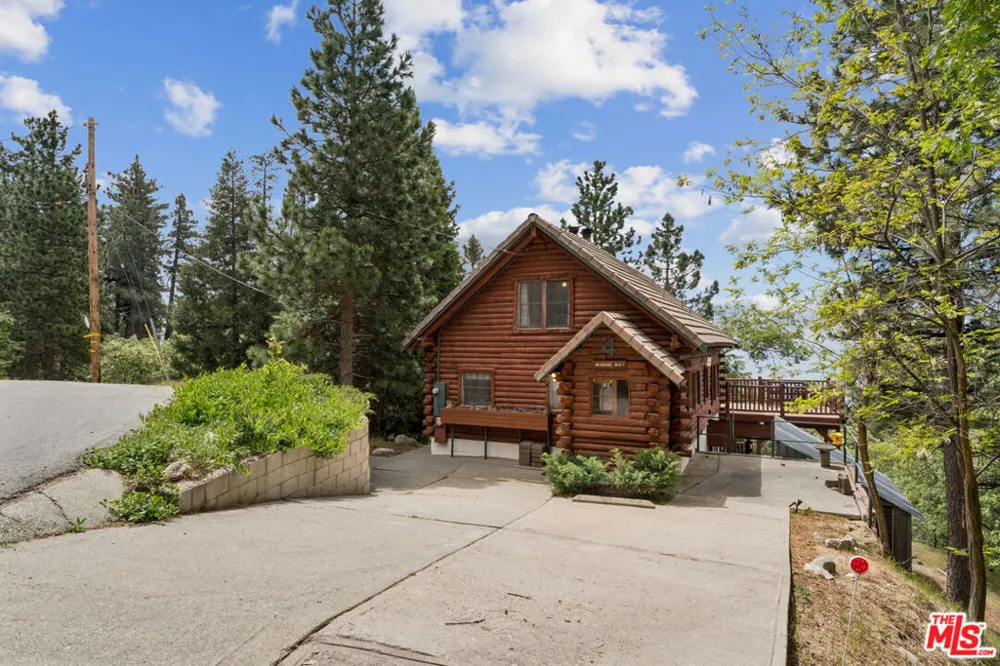 4 Winding Way Running Springs, CA 92382