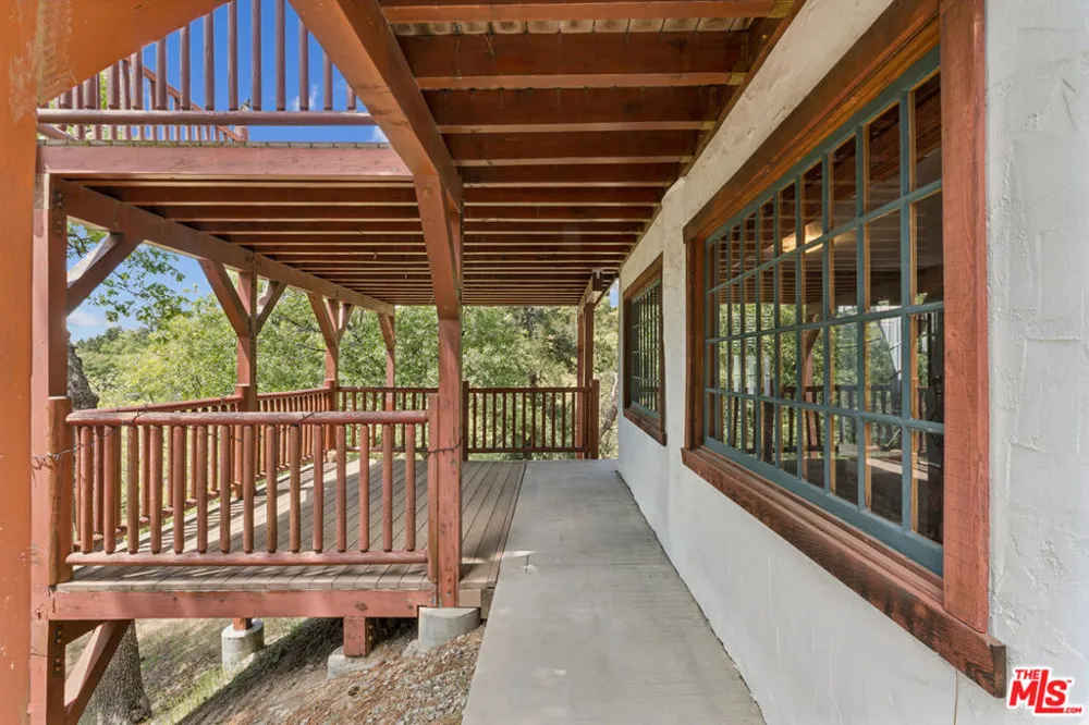 4 Winding Way Running Springs, CA 92382