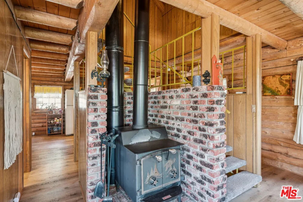 4 Winding Way Running Springs, CA 92382