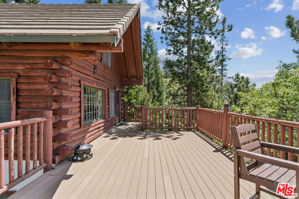 4 Winding Way Running Springs, CA 92382