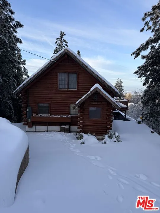 4 Winding Way Running Springs, CA 92382