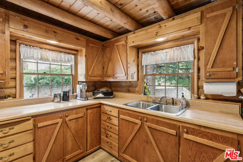 4 Winding Way Running Springs, CA 92382