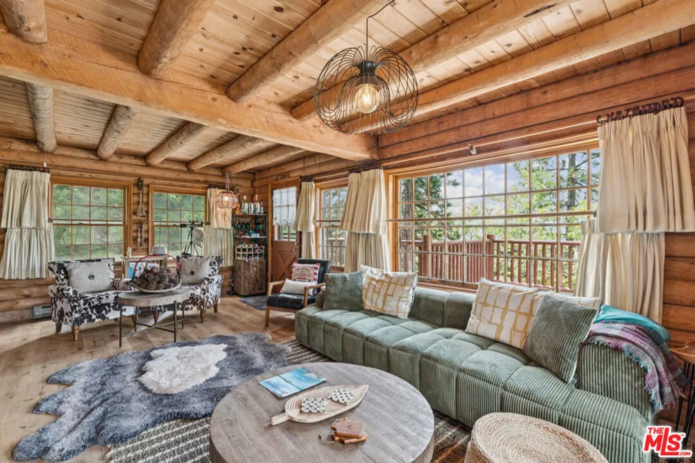4 Winding Way Running Springs, CA 92382