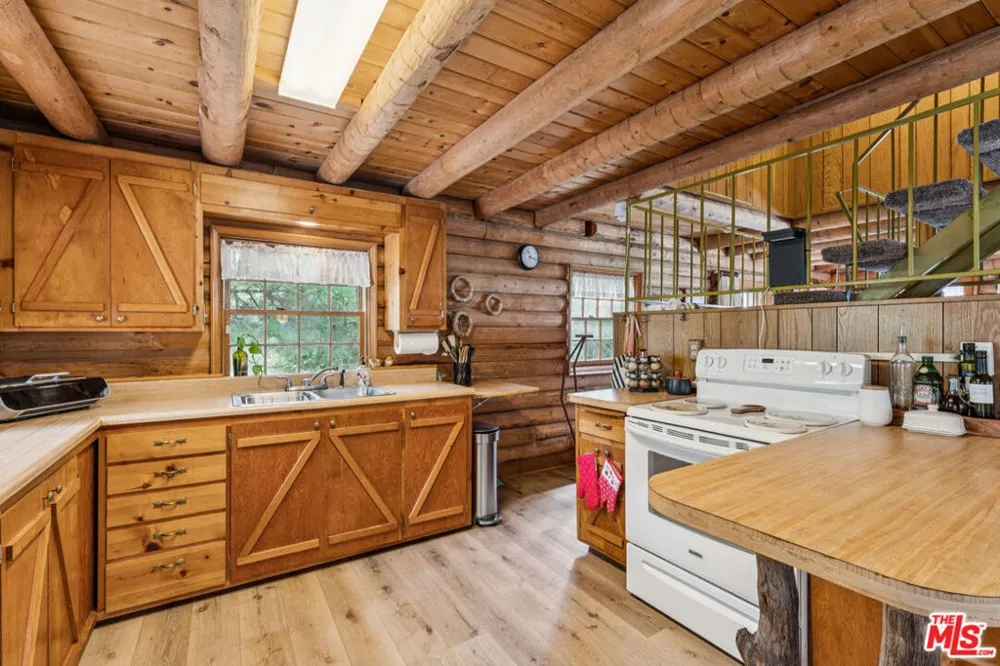 4 Winding Way Running Springs, CA 92382