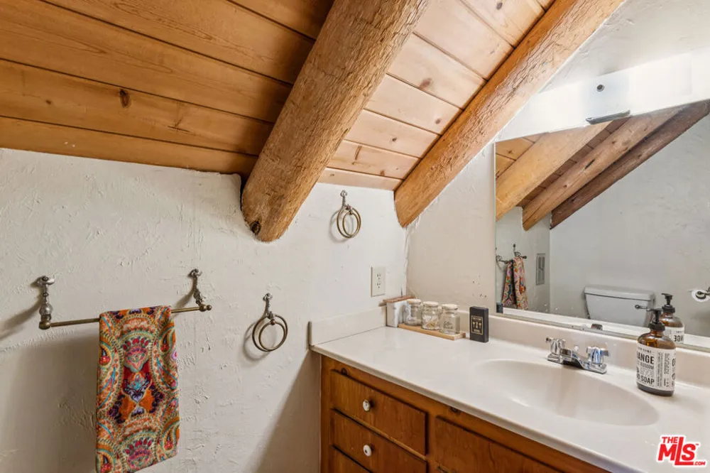 4 Winding Way Running Springs, CA 92382