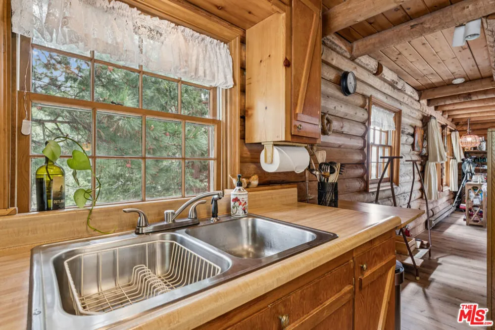 4 Winding Way Running Springs, CA 92382
