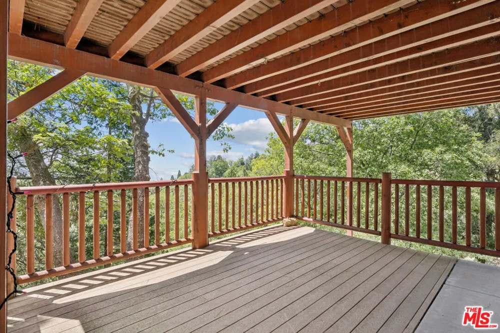 4 Winding Way Running Springs, CA 92382