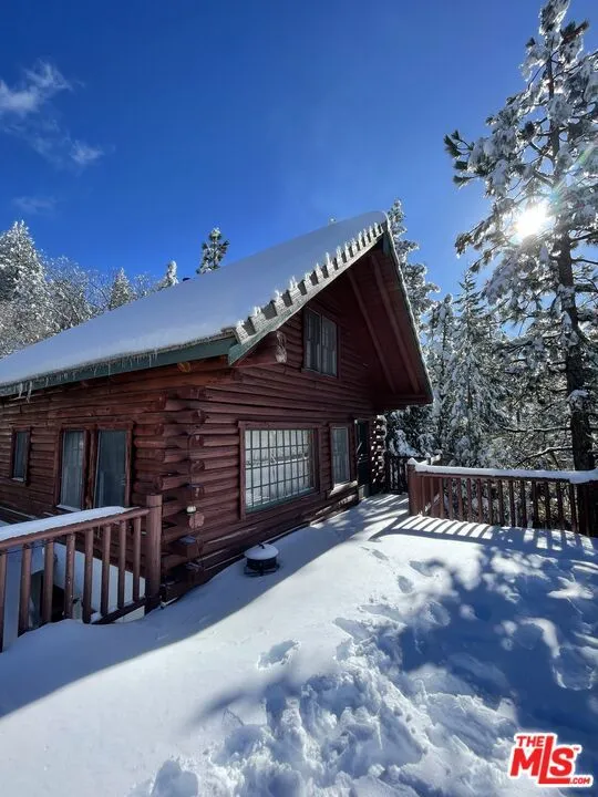 4 Winding Way Running Springs, CA 92382