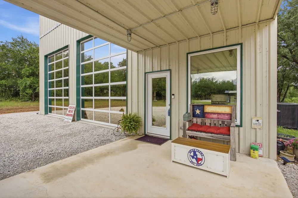 189 County Road 4767 Boyd, TX 76023
