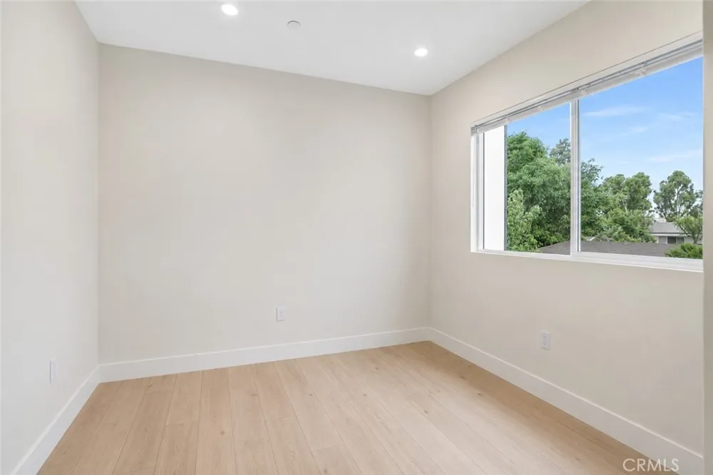 16623 Lake Avenue Paramount, CA 90723