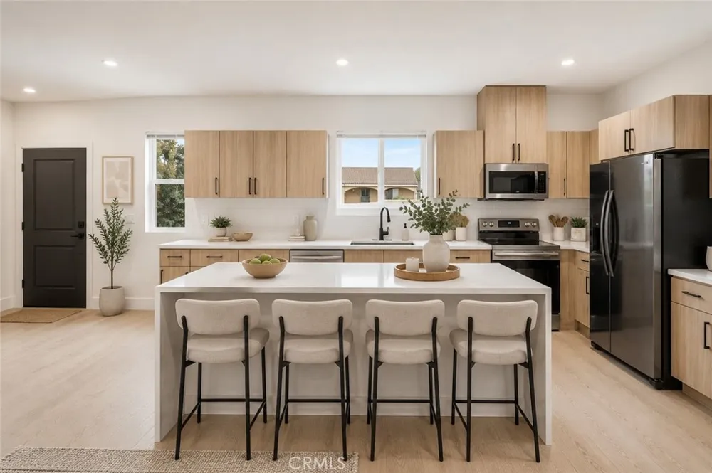 16623 Lake Avenue Paramount, CA 90723