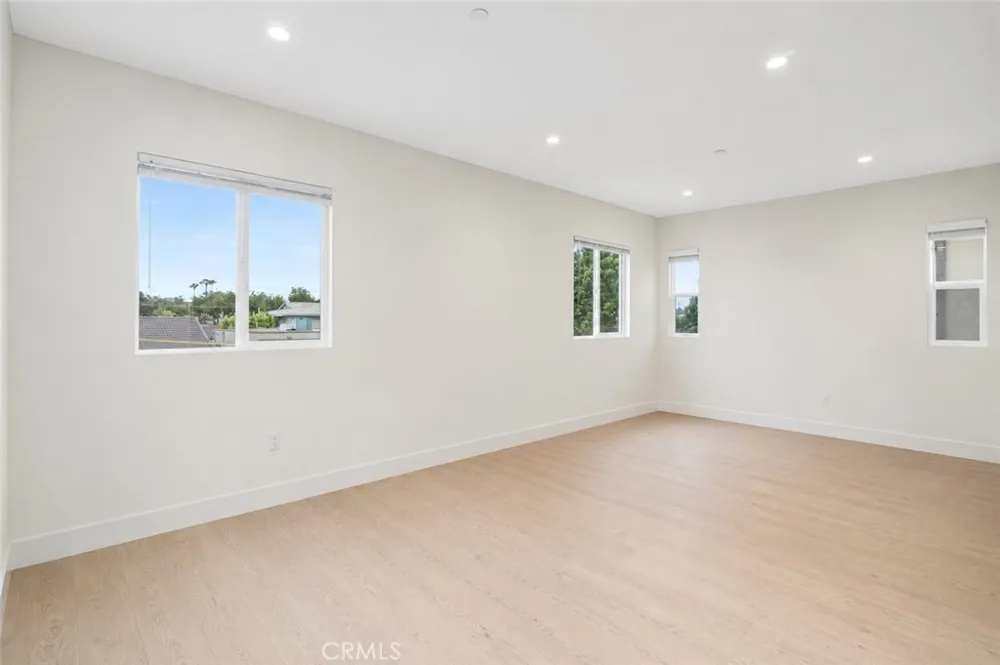 16623 Lake Avenue Paramount, CA 90723