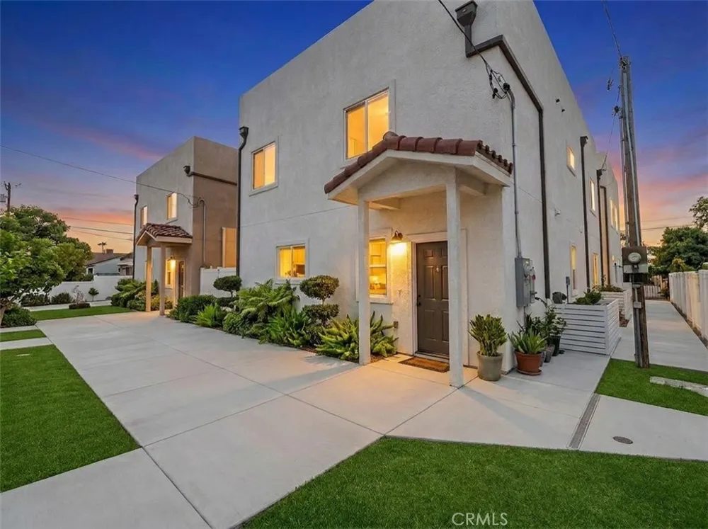 16623 Lake Avenue Paramount, CA 90723