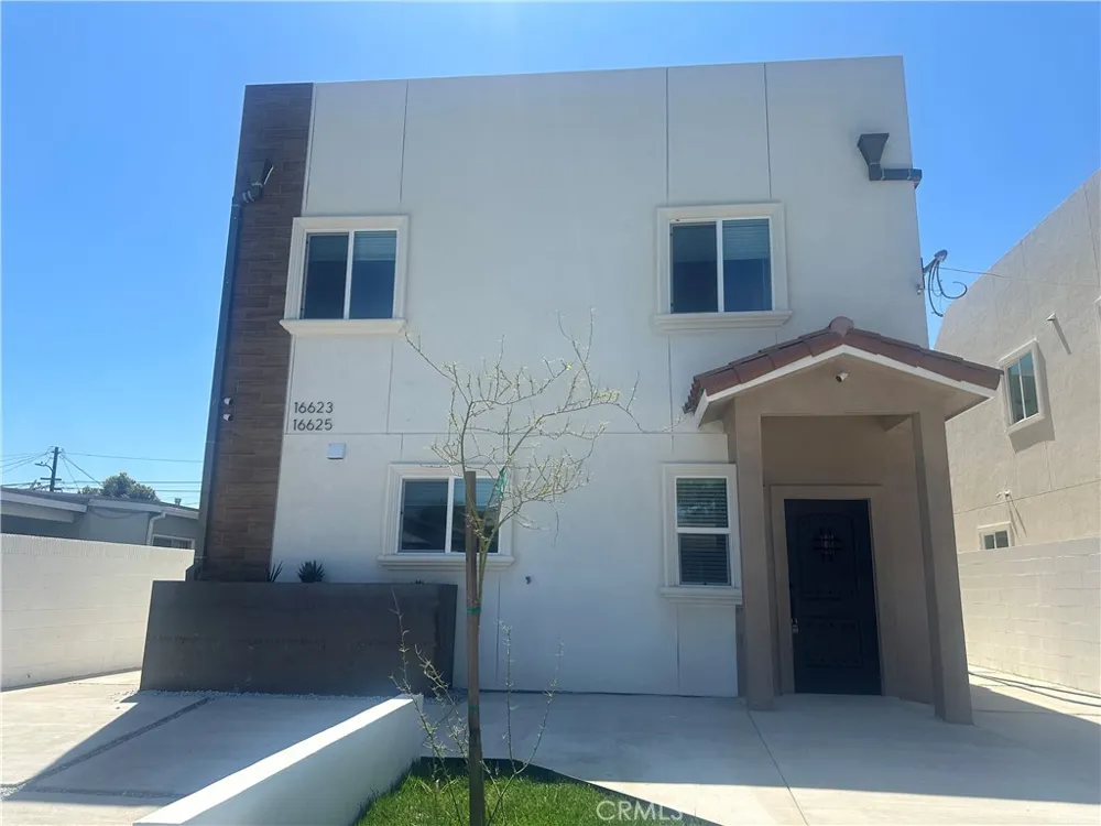 16623 Lake Avenue Paramount, CA 90723