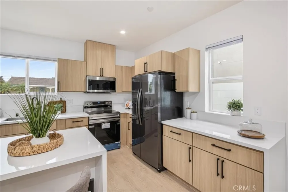 16623 Lake Avenue Paramount, CA 90723