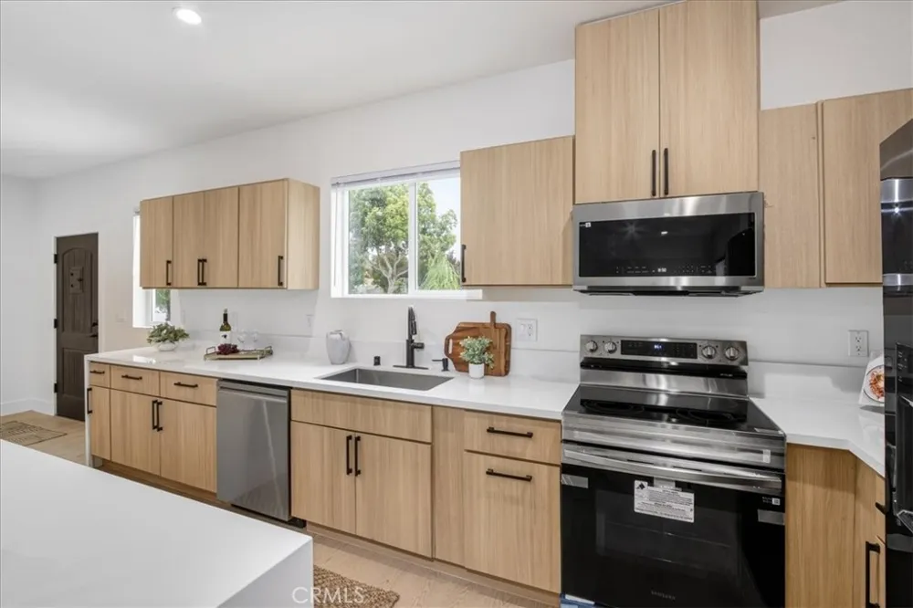16623 Lake Avenue Paramount, CA 90723