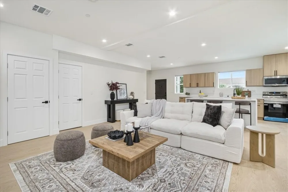 16623 Lake Avenue Paramount, CA 90723