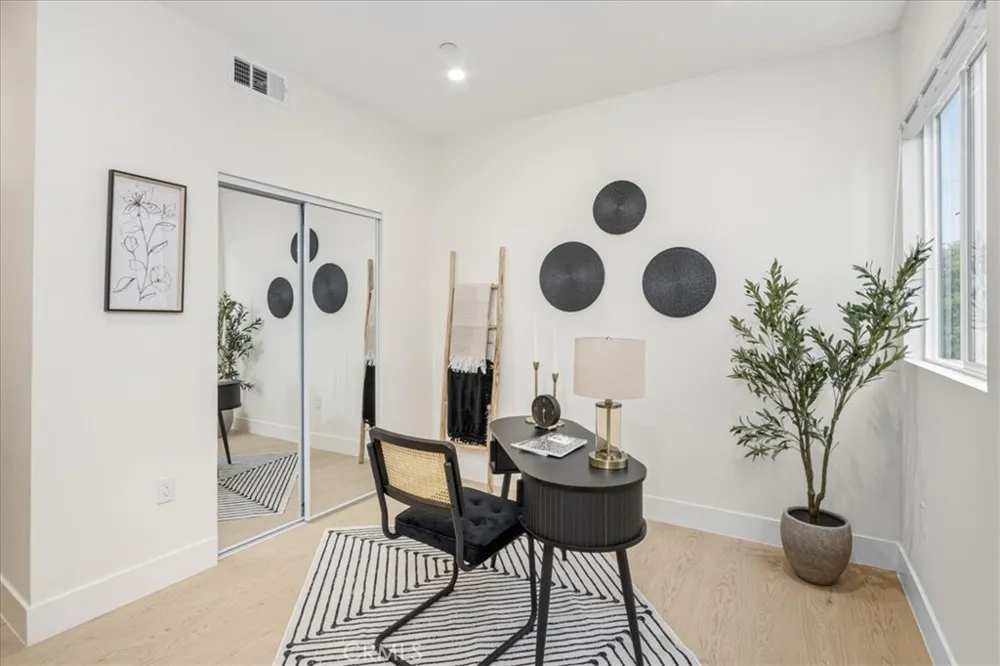 16623 Lake Avenue Paramount, CA 90723