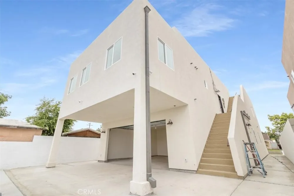 16623 Lake Avenue Paramount, CA 90723