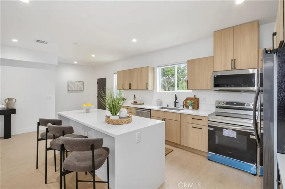 16623 Lake Avenue Paramount, CA 90723