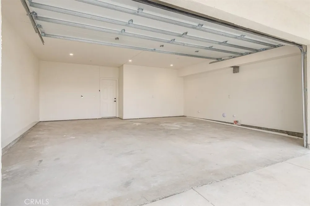 16623 Lake Avenue Paramount, CA 90723