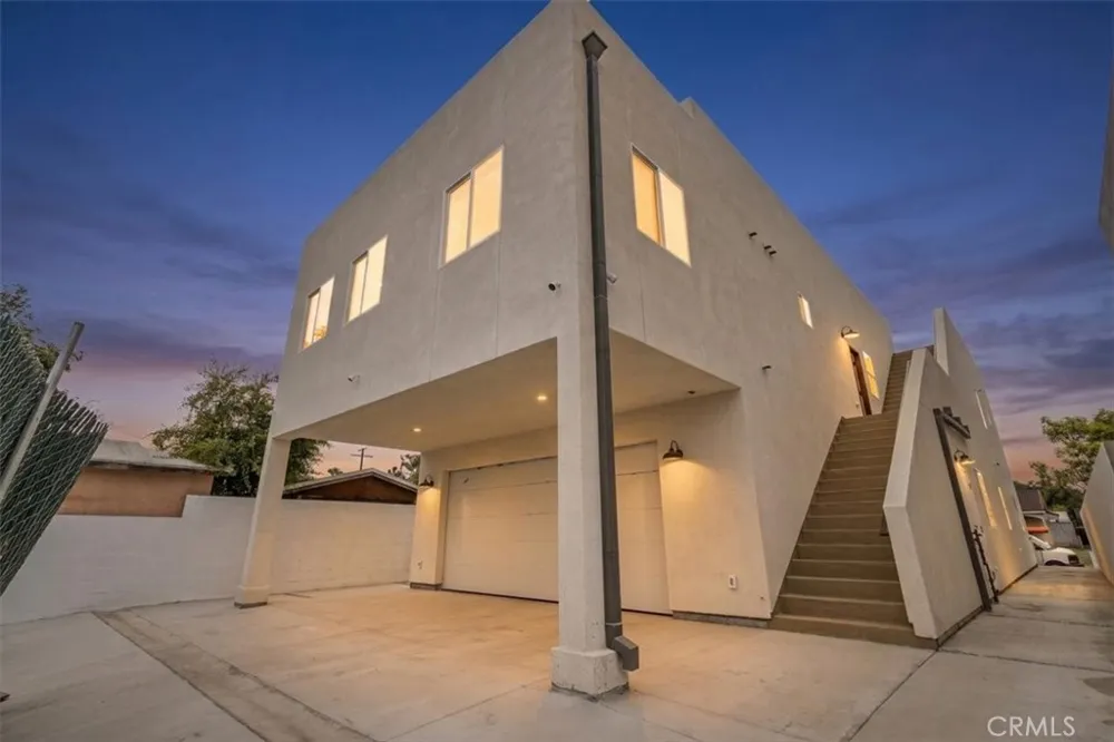 16623 Lake Avenue Paramount, CA 90723
