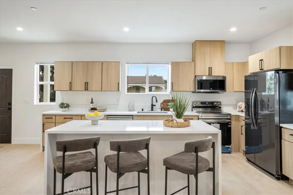 16623 Lake Avenue Paramount, CA 90723